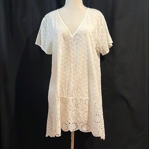 white cotton eyelet V-neck short-sleeve long tunic w/high/low scalloped hem